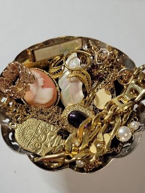 Gold Tone Mixed Women’s Jewelry Collection with Pearls and Cameo